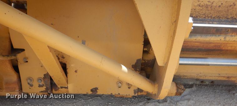image for item DJ8889 1999 Caterpillar 140H  motor grader