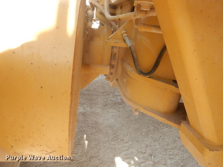 image for item DJ8889 1999 Caterpillar 140H  motor grader