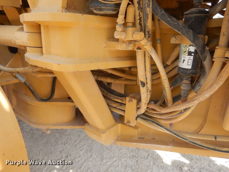 image for item DJ8889 1999 Caterpillar 140H  motor grader