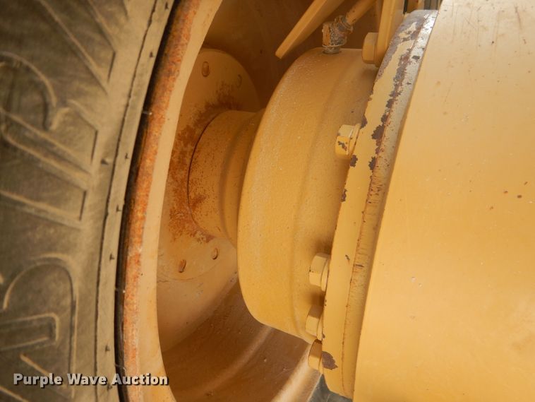 image for item DJ8889 1999 Caterpillar 140H  motor grader