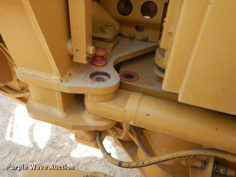 image for item DJ8889 1999 Caterpillar 140H  motor grader