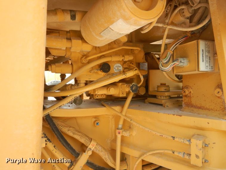image for item DJ8889 1999 Caterpillar 140H  motor grader