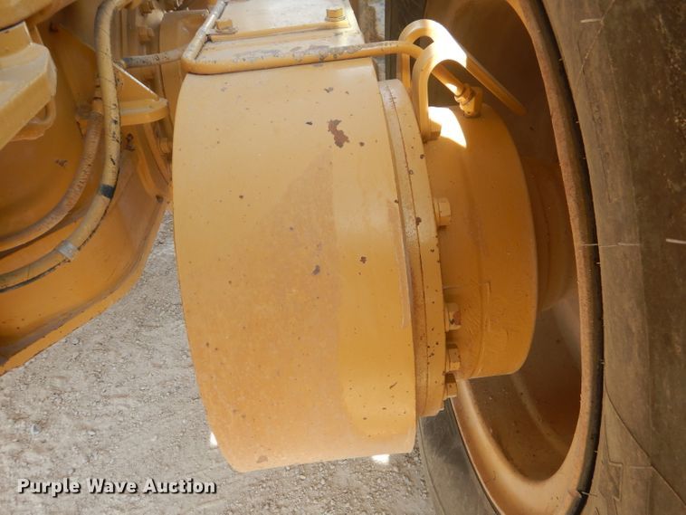 image for item DJ8889 1999 Caterpillar 140H  motor grader