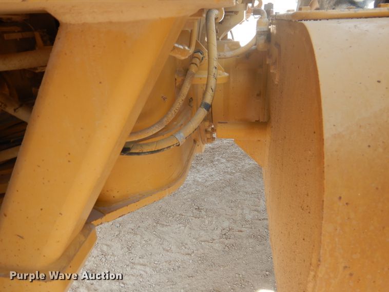 image for item DJ8889 1999 Caterpillar 140H  motor grader
