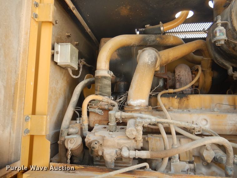 image for item DJ8889 1999 Caterpillar 140H  motor grader