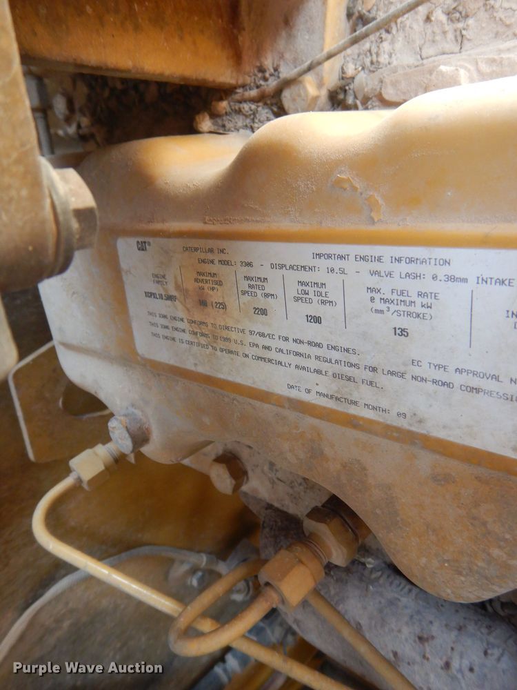 image for item DJ8889 1999 Caterpillar 140H  motor grader