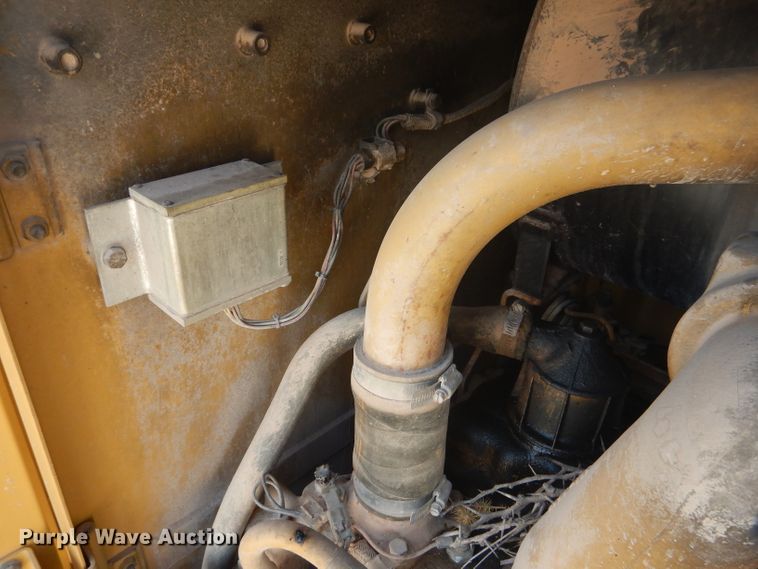 image for item DJ8889 1999 Caterpillar 140H  motor grader