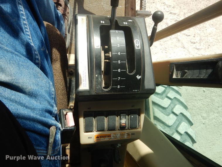 image for item DJ8889 1999 Caterpillar 140H  motor grader