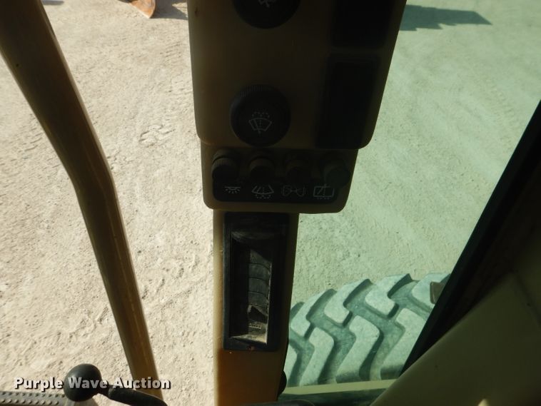 image for item DJ8889 1999 Caterpillar 140H  motor grader