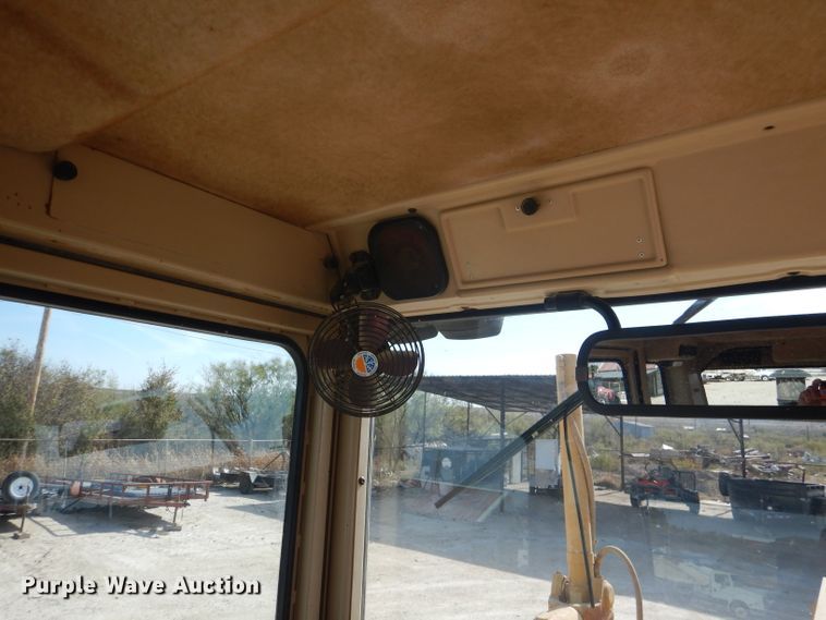 image for item DJ8889 1999 Caterpillar 140H  motor grader