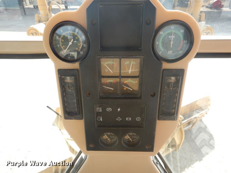 image for item DJ8889 1999 Caterpillar 140H  motor grader