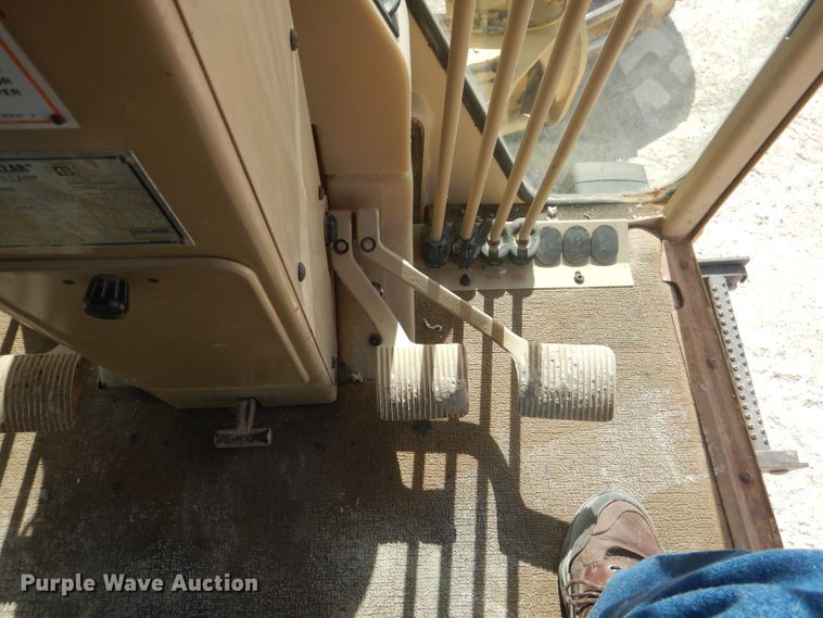 image for item DJ8889 1999 Caterpillar 140H  motor grader