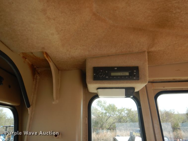 image for item DJ8889 1999 Caterpillar 140H  motor grader