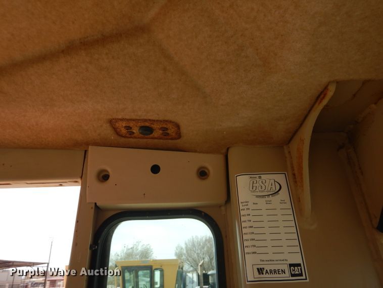 image for item DJ8889 1999 Caterpillar 140H  motor grader