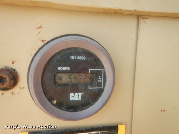 image for item DJ8889 1999 Caterpillar 140H  motor grader