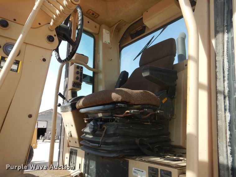 image for item DJ8889 1999 Caterpillar 140H  motor grader