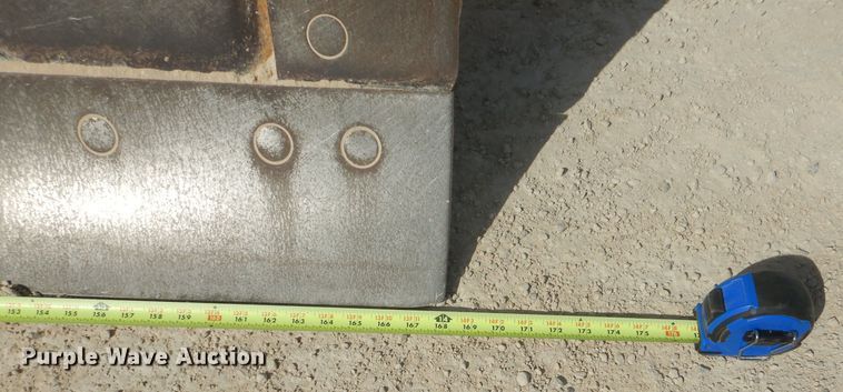 image for item DJ8889 1999 Caterpillar 140H  motor grader