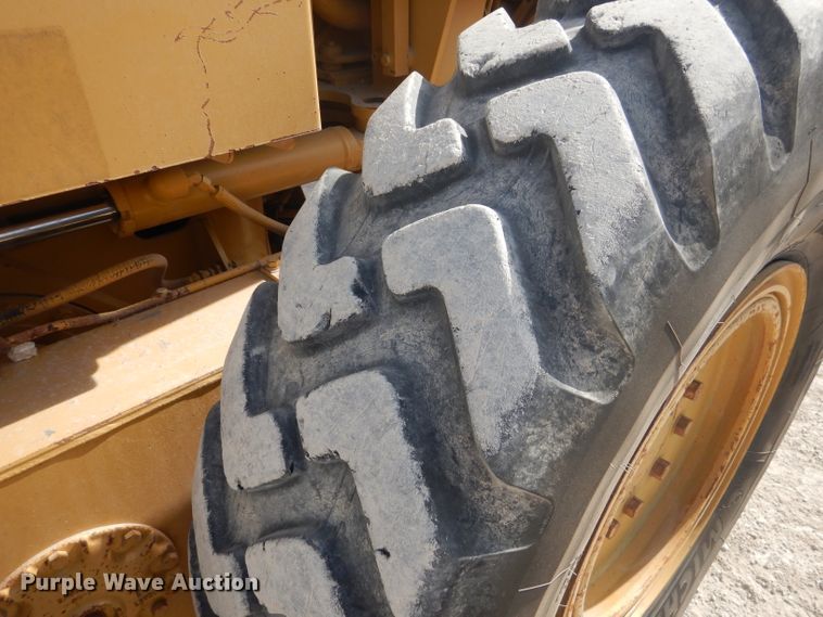 image for item DJ8889 1999 Caterpillar 140H  motor grader