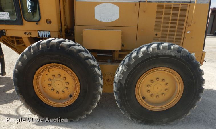 image for item DJ8889 1999 Caterpillar 140H  motor grader