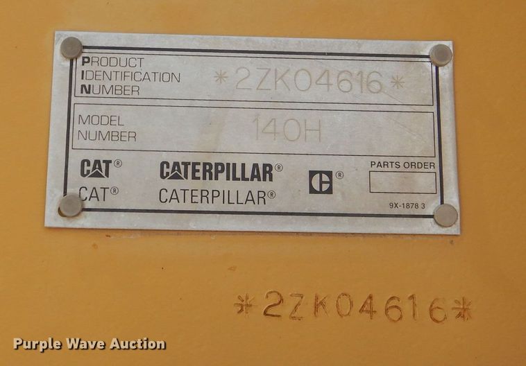 image for item DJ8889 1999 Caterpillar 140H  motor grader