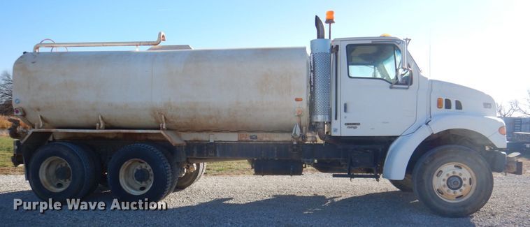 image for item DK1463 2001 Sterling LT7500  water truck