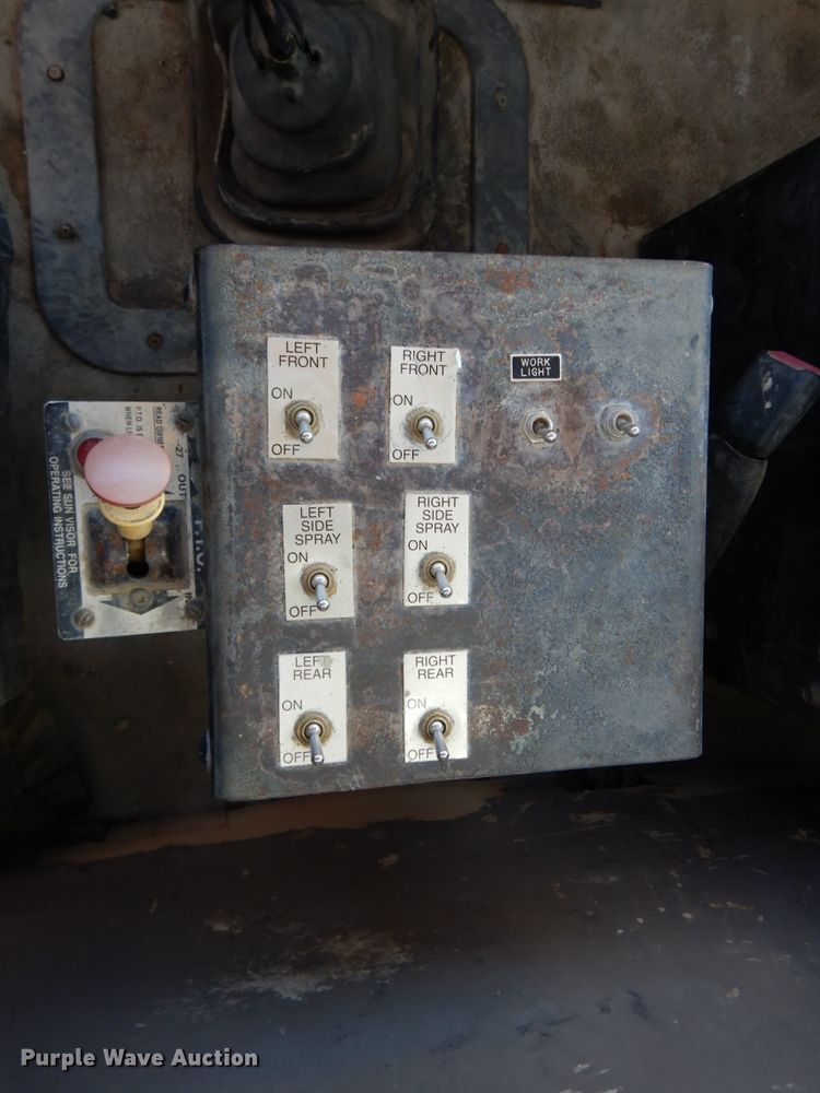 image for item DK1463 2001 Sterling LT7500  water truck