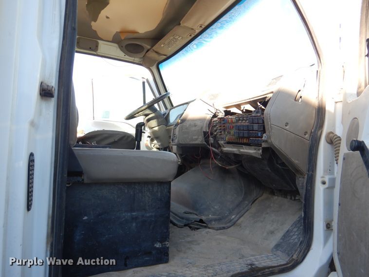 image for item DK1463 2001 Sterling LT7500  water truck