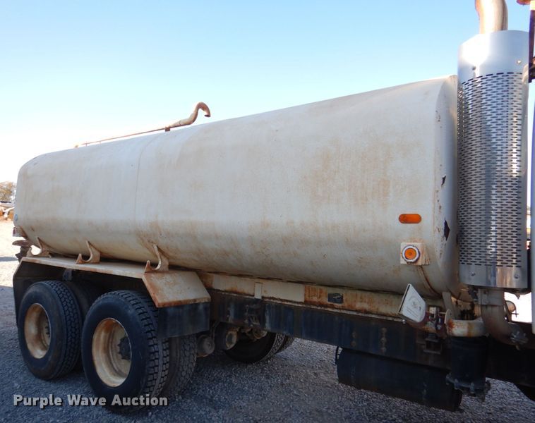 image for item DK1463 2001 Sterling LT7500  water truck