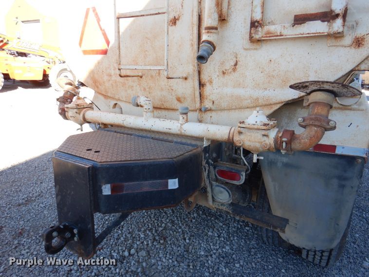 image for item DK1463 2001 Sterling LT7500  water truck