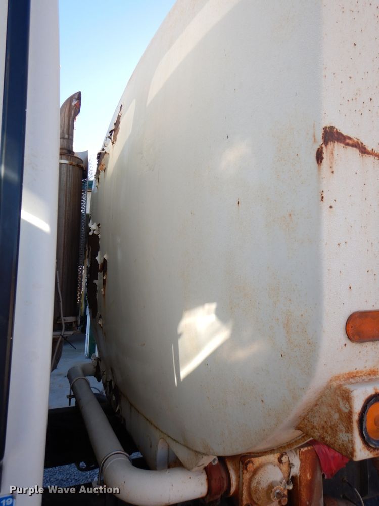 image for item DK1463 2001 Sterling LT7500  water truck