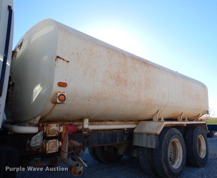 image for item DK1463 2001 Sterling LT7500  water truck