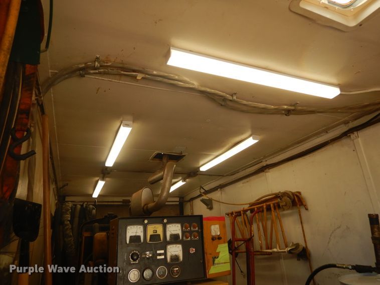 image for item DK3264 1998 Haulmark 32  spray foam trailer