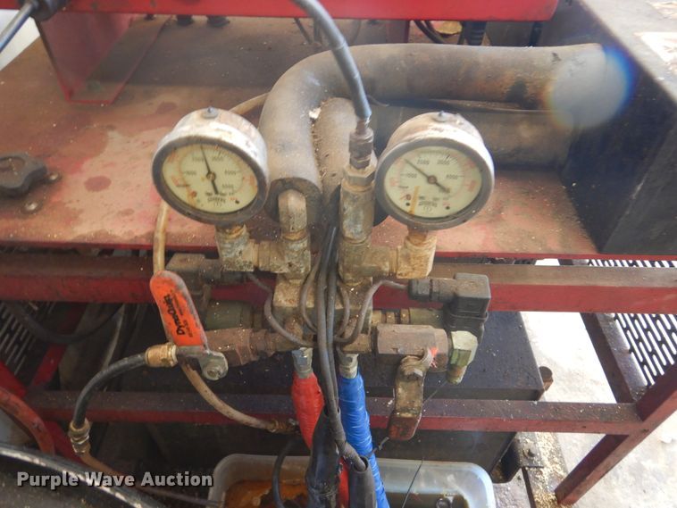 image for item DK3264 1998 Haulmark 32  spray foam trailer