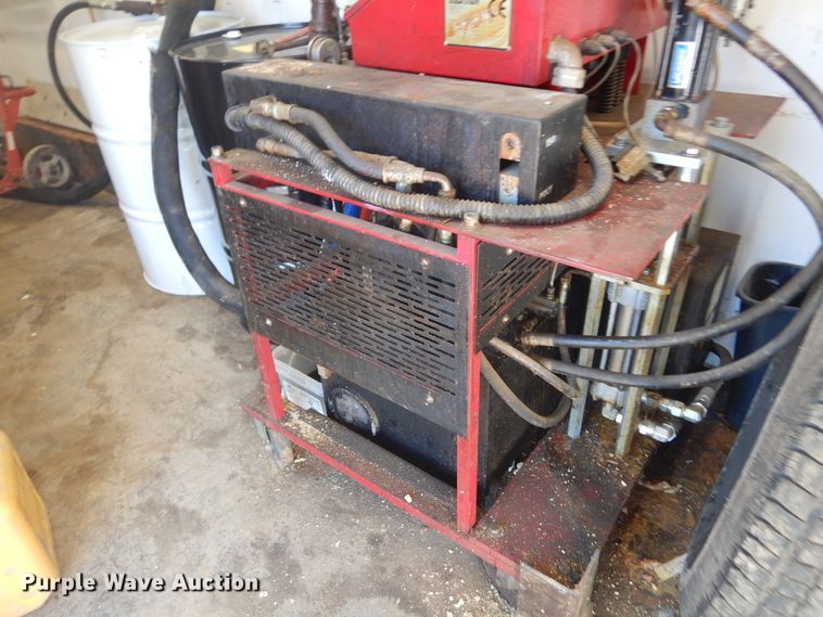 image for item DK3264 1998 Haulmark 32  spray foam trailer