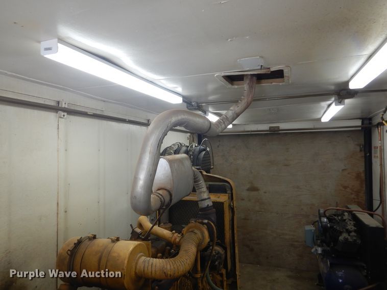 image for item DK3264 1998 Haulmark 32  spray foam trailer