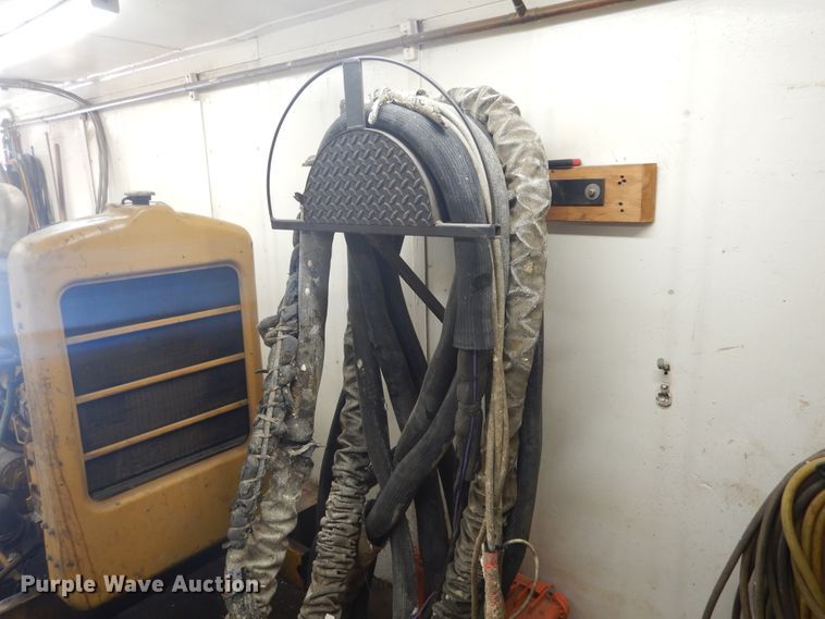 image for item DK3264 1998 Haulmark 32  spray foam trailer