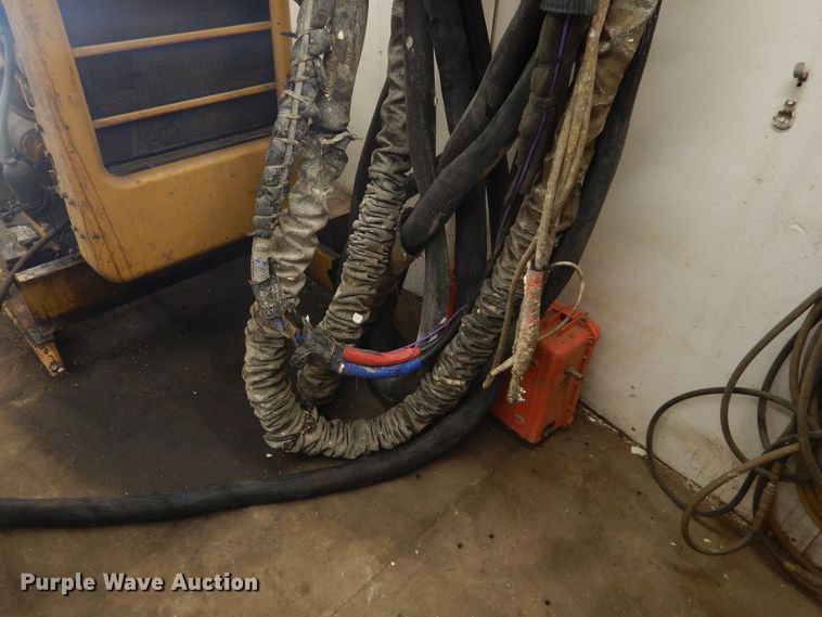 image for item DK3264 1998 Haulmark 32  spray foam trailer