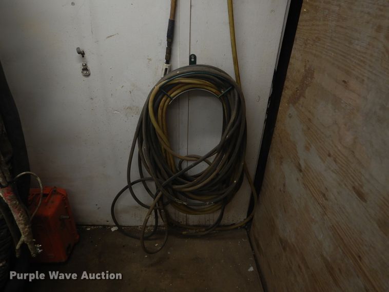 image for item DK3264 1998 Haulmark 32  spray foam trailer