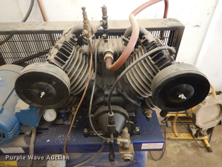 image for item DK3264 1998 Haulmark 32  spray foam trailer