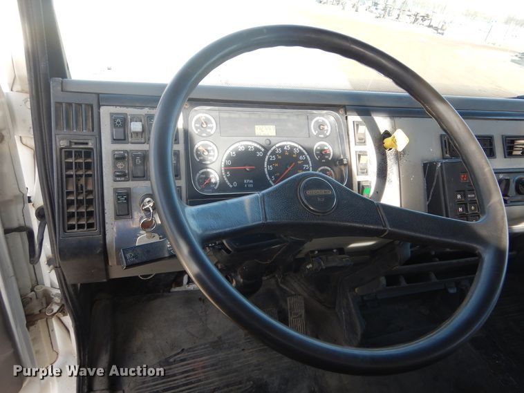 image for item DK3275 2003 Freightliner FL80  crane truck