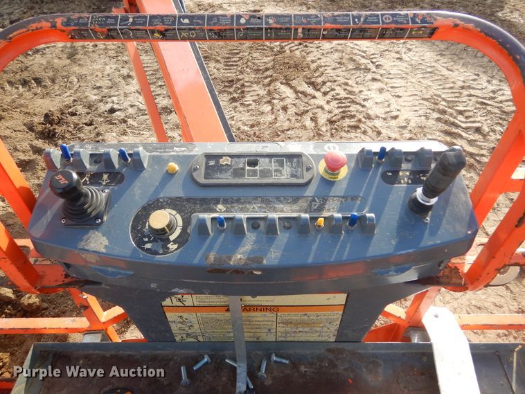 image for item DK3354 2005 JLG 460SJ  boom lift