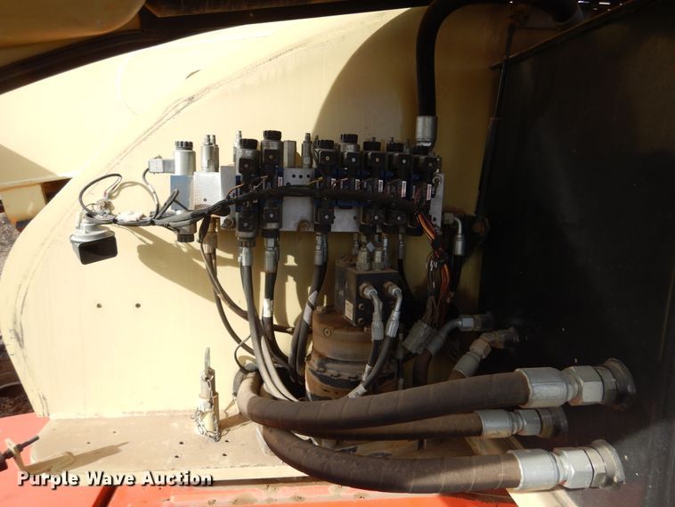 image for item DK3357 2005 JLG 460SJ  boom lift