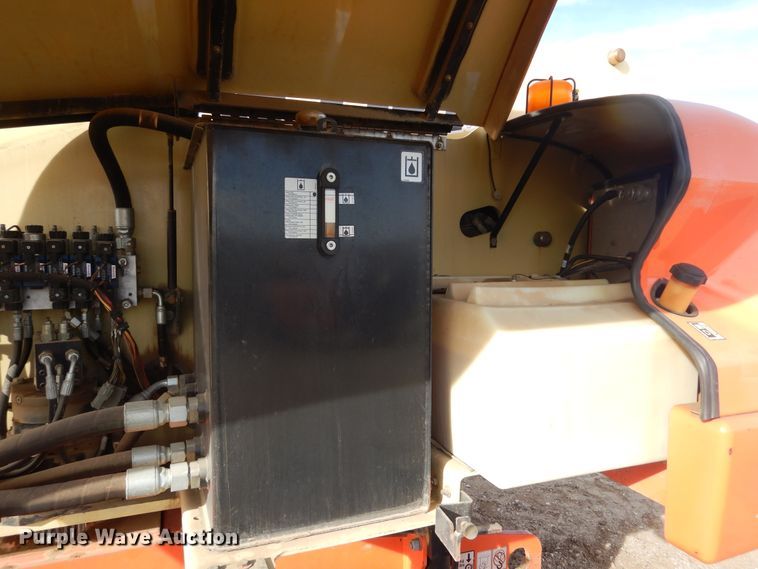 image for item DK3357 2005 JLG 460SJ  boom lift