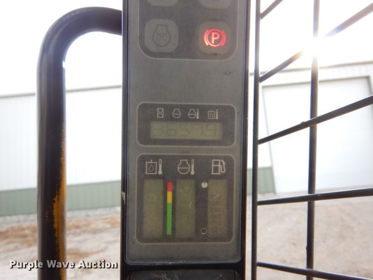 image for item DK3403 2013 Case SR220  skid steer loader