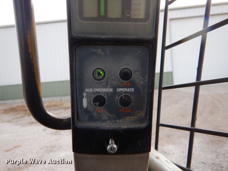 image for item DK3403 2013 Case SR220  skid steer loader