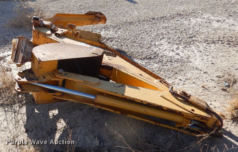 image for item DL3524 Davis D130  backhoe attachment