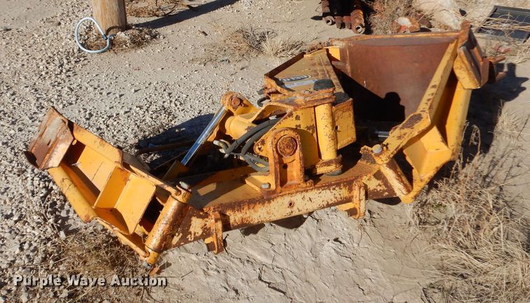 image for item DL3524 Davis D130  backhoe attachment