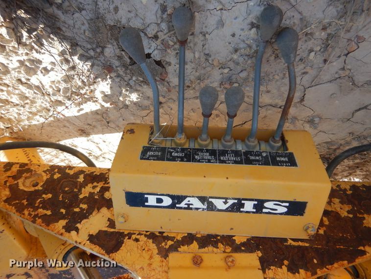 image for item DL3524 Davis D130  backhoe attachment