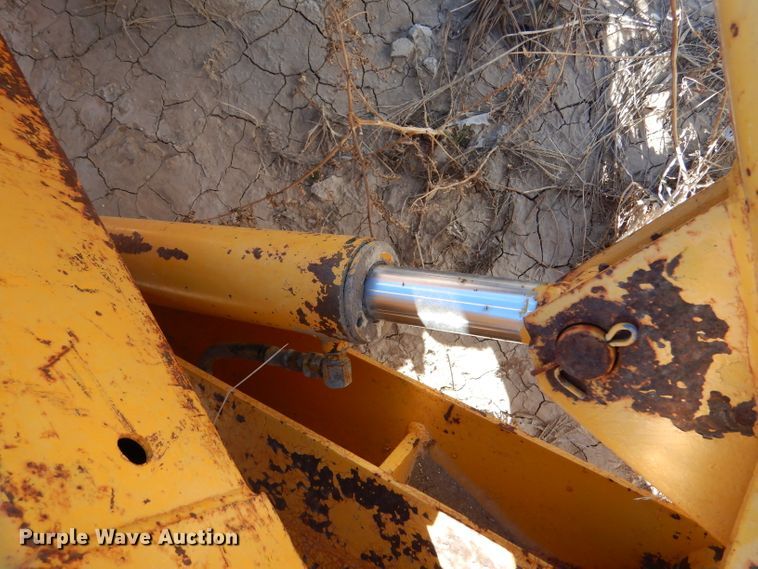 image for item DL3524 Davis D130  backhoe attachment