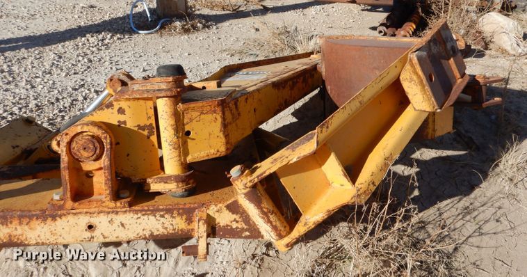 image for item DL3524 Davis D130  backhoe attachment